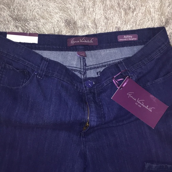 HOST 🌟PICK NWT🌺Gloria Vanderbilt 🌺 - Picture 2 of 7